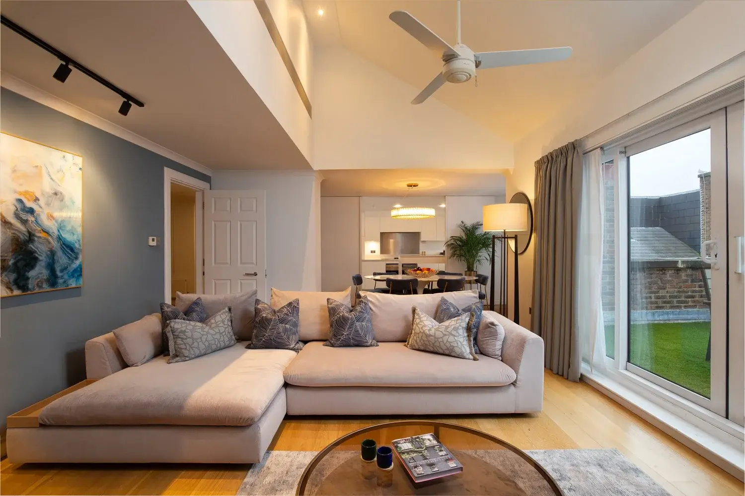 4 Bedroom Luxury Detached House