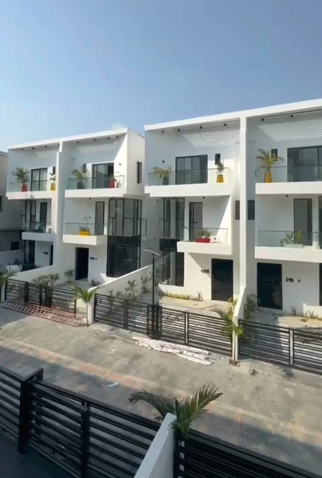 Detached Duplexes With Bq And Pool For Sale thumbnail 6