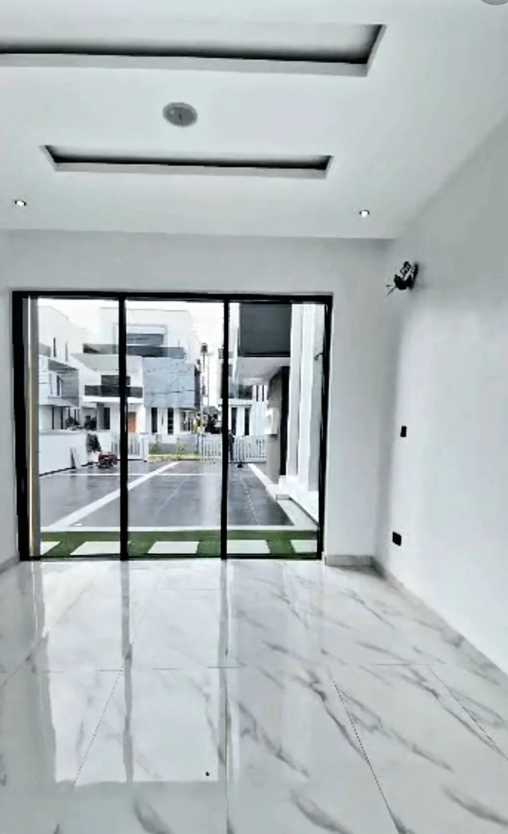 5 Bedroom Fully Detached House With En-Suite Bedrooms thumbnail 10