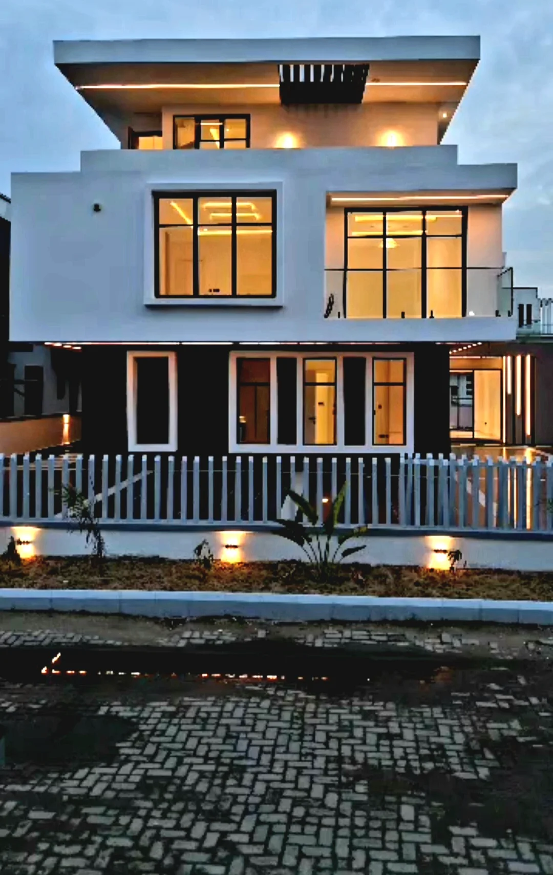 5 Bedroom Fully Detached House With En-Suite Bedrooms thumbnail 18