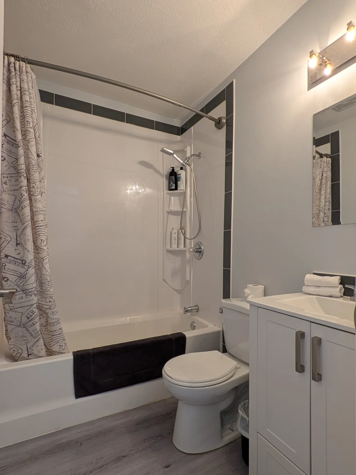 Studio Condominium Downtown Calgary thumbnail 5