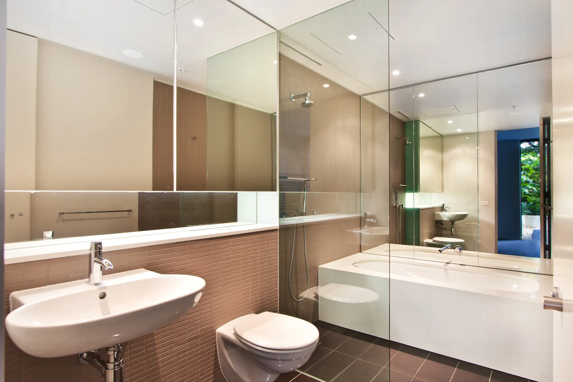 Short Stay Elegant 3 Bed Apartment - Wuse, Abuja thumbnail 5