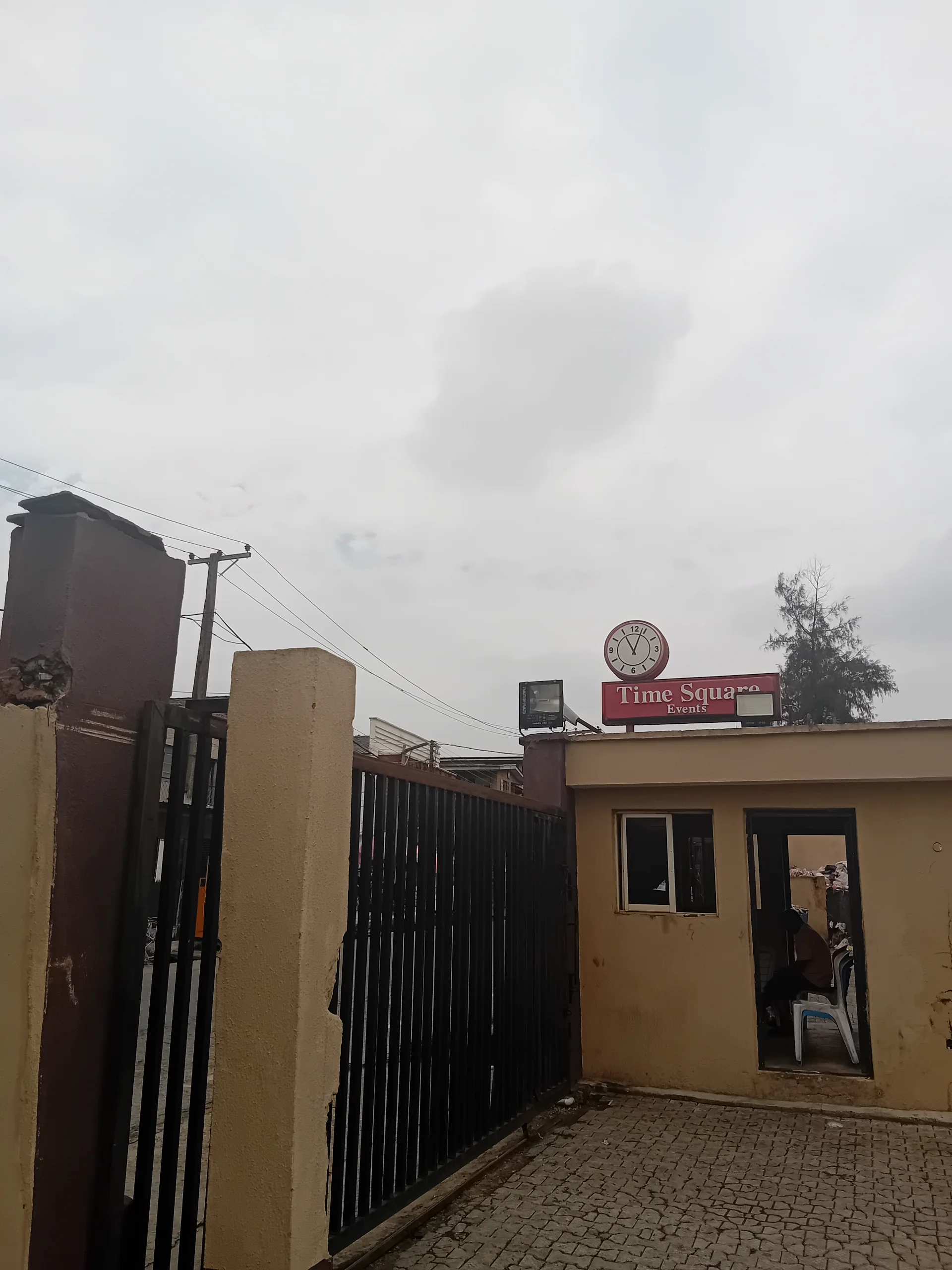 Times Square Events Centre Is A Well-Positioned Event Venue in The Ikeja Gra Area, Offering A Suitable Setting for A Range of Social and Corporate Gatherings. The Venue Provides A Spacious Hall With A Practical Layout That Can Be Arranged to Accommodate Different Event Concepts, From Weddings and Receptions to Birthdays, Conferences, Seminars and Private Celebrations.